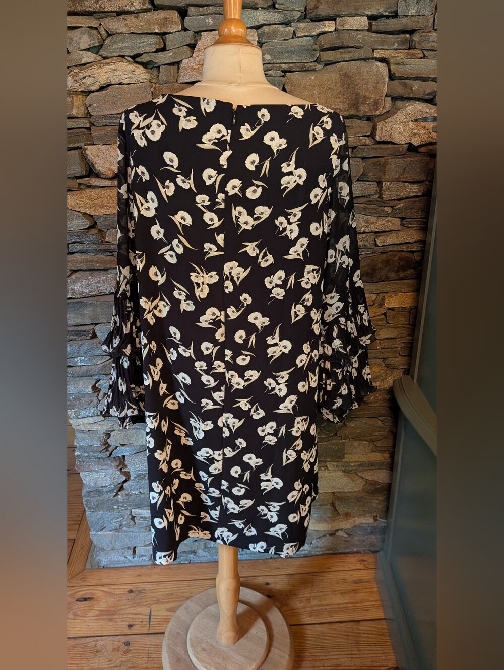 Ann Taylor Black And White Floral Shift Dress With Ruffled Slweves Size 16 NWT - Picture 3 of 9